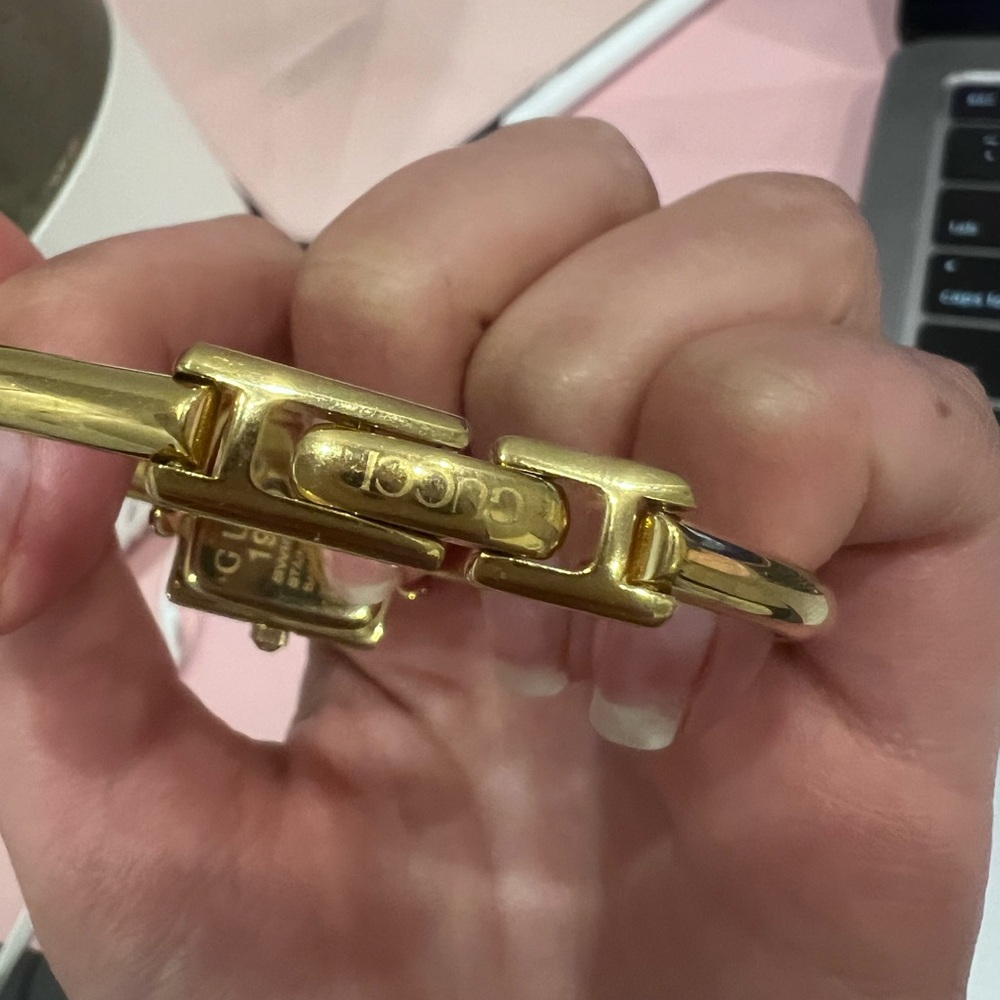 Gucci Gold Square Watch - Picture 3 of 4